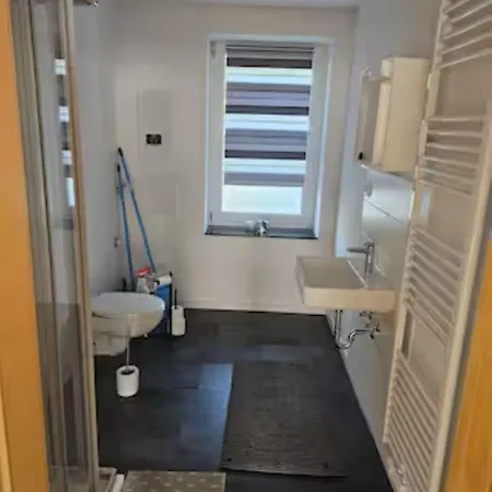 Apartment Schöne Vollausgestattete Monteurs- Gästewohnung Nähe Raffinerie Leuna Und Geiseltalsee Für 2 Personen 0302